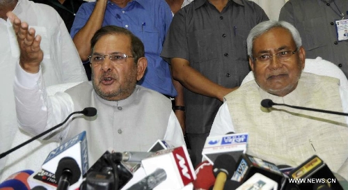 Bihar Chief Minister Nitish Kumar (R) and Janata Dal United (JDU) leader Sharad Yadav attend a press conference in Patna, India, June 16, 2013. India's main opposition alliance split, with the second-biggest party in the coalition, Janata Dal United, pulling out after hardliner Narendra Modi was elected to lead the dominant party's 2014 election campaign. (Xinhua/Stringer) &nbsp;