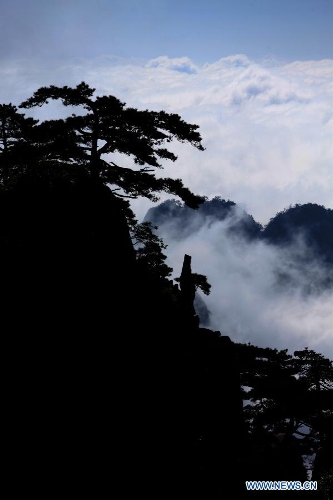 Photo taken on May 19, 2013 shows the sea of clouds at the Huangshan Mountain scenic spot in Huangshan City, east China's Anhui Province. (Xinhua/Shi Guangde)