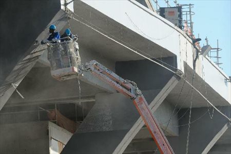 Photo taken on March 7, 2013 shows the Maracana Stadium under construction in Rio de Janeiro, Brazil. FIFA 2013 Confederation Cup local organizing committee LOC Board Meeting press conference was held in Rio de Janeiro Thursday. (Xinhua/Weng Xinyang)