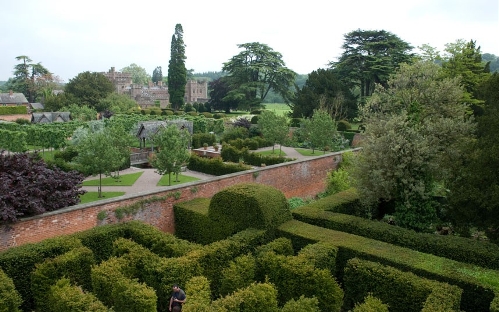 Hampton Court Palace Maze (Photo Source: forum.news.cn)