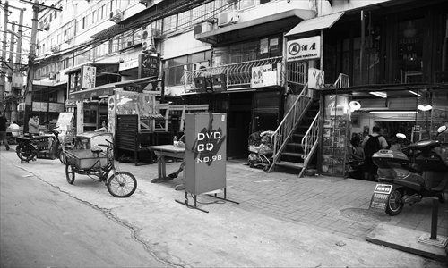 Residents have complained of worsening anti-social behavior along Sanlitun Houjie. Photo: Guo Yingguang/GT


