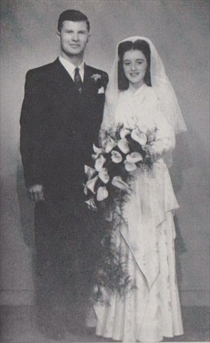 Betty Grebenschikoff decided to donate her wedding gown to the Shanghai Jewish Refugees Museum. Photos: Cai Xianmin/GT and courtesy of Shanghai Jewish Refugees Museum