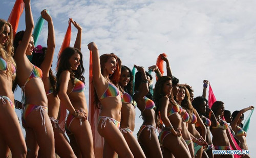 Contestants pose in swimsuits during the Miss World 2012, a beauty contest, in Xiangshawan scenic area in Ordos, north China's Inner Mongolia Autonomous Region, July 31, 2012. Contestants from 125 countries and regions will compete in the event which lasts from July 24 to August 18. Photo: Xinhua