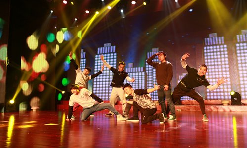 Lemon Tree Street dance group from Shenzhen, Guangdong Province Photo: Beijing Migrant Workers Home Cultural and Development Center