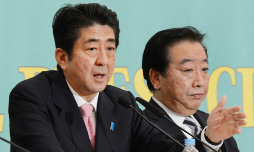 Shinzo Abe (left) gestures as he answers questions beside outgoing Prime Minister Yoshihiko Noda during debates for the general election in Tokyo on November 30. Photo: AFP