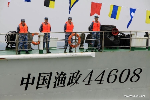 Crew members of the Chinese fishery patrol ship 44608 prepare for its arriving in Shantou, south China's Guangdong Province, March 30, 2013. The patrol ship 44608 finished its 23-day patrol cruise around Huangyan Islands on Saturday and returned to Shantou. (Xinhua/Yao Jun) 