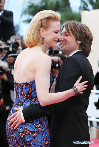  Jury member actress Nicole Kidman (L) and her husband Keith Urban arrive for the screening of American film Inside Llewyn Davis in competition at the 66th Cannes Film Festival in Cannes, southern France, May 19, 2013. (Xinhua/Gao Jing)