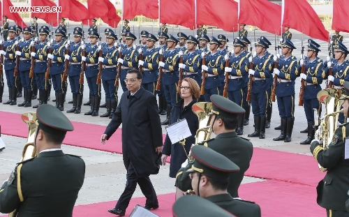 Chinese Premier Li Keqiang and Australian Prime Minister Julia Gillard review the honour guard during a welcoming ceremony before their talks in Beijing, capital of China, April 9, 2013. (Xinhua/Ding Lin) 