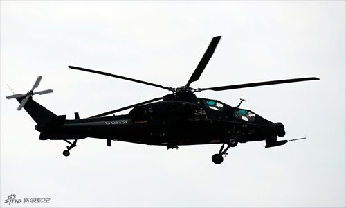 WZ-10 attack helicopter flies during its first practice run in Zhuhai, Guangdong province on November 11. The Chinese-designed helicopter will appear at the Zhuhai Air Show from November 13 to 18. Photo: sina.com