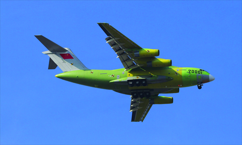 The Y-20 takes off on its first test flight Sunday in Yanliang, Shaanxi Province. Photo: www.top81.cn 
