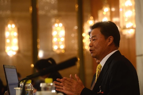  Lu Xinhua, spokesman of the first session of the 12th Chinese People's Political Consultative Conference (CPPCC) National Committee, speaks during a news conference on the CPPCC session in Beijing, capital of China, March 2, 2013. The first session of the 12th CPPCC National Committee is scheduled to open in Beijing on March 3. (Xinhua/Jin Liangkuai) 