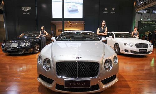 Models present cars of Bentley during the 15th Chengdu Motor Show (CDMS) in Chengdu city, Southwest China's Sichuan Province, August 31, 2012. The CDMS opens to the public from August 31 to September 9, with the participation of a total of 420 exhibitors from home and abroad. Photo: Xinhua