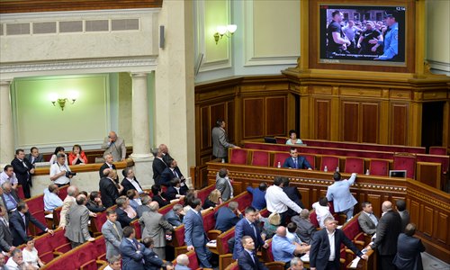 Deputies of the Ukrainian parliament look at a screen displaying riots during an opposition meeting on Tuesday at the Ukrainian parliament when the results of an investigation were revealed. The investigation was launched following the beating of journalists during a rally in the Ukrainian capital three days ago.  Photo: AFP