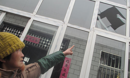 The windows of Hou Jianmei’s home, located just five hundred meters away from the accident bridge, were smashed by the huge blast from the explosion that destroyed a bridge in Sanmenxia, Henan Province on Saturday. Photo: Yan Shuang /GT
