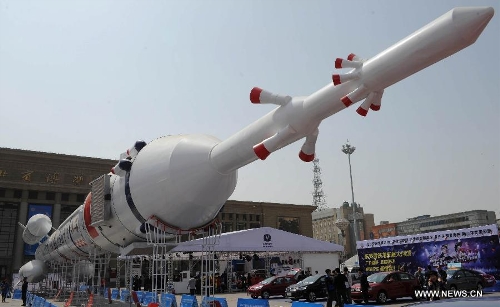 Photo taken on Aprial 1, 2013 shows the model of the Long March 2F carrier rockets presented on the China's Space Exhibition in Hebei Museum in Shijiazhuang, capital of north China's Hebei Province. The exhibition which will last till April 7 included the display of space carriers, rocket-launcher models of the Long March series, paintings and photos related to aerospace. (Xinhua/Wang Xiao)  