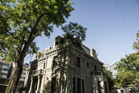 Mined for many local ghost tales, No.81 on Chaoyangmennei Dajie is full of haunting, 