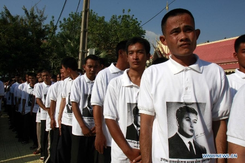 Former prisoners who were granted a royal pardon by Cambodian King Norodom Sihamoni attend the cremation ceremony of late Cambodian King Father Norodom Sihanouk in Phnom Penh, Cambodia, Feb. 4, 2013. Cambodia began to cremate the body of the country's most revered King Father Norodom Sihanouk on Monday evening after it had been lying in state for more than three months at the capital's royal palace. (Xinhua/Sovannara)
