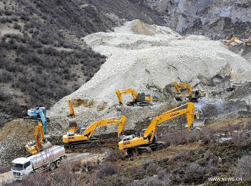  Photo taken on March 29, 2013 shows the site where a large-scale landslide hit a mining area in Maizhokunggar County of Lhasa, southwest China's Tibet Autonomous Region. Dozens of workers from a subsidiary of China National Gold Group Corporation were trapped. The exact number of trapped workers were not immediately known. (Xinhua/Chogo) 