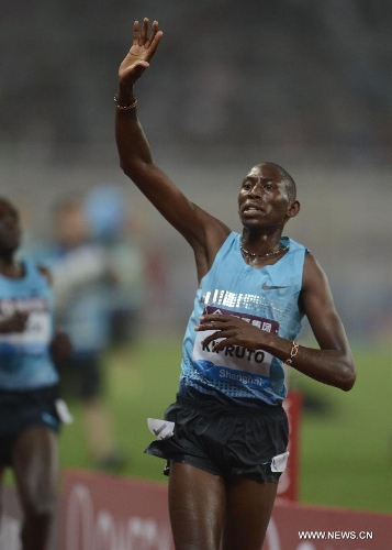 Kenya's Conseslus Kipruto waves to the audience in the men's 3000 meters steeplechase during the IAAF Diamond League Athletics meet in Shanghai, east China, May 18, 2013. Conseslus Kipruto won the first place of the event in 8 minutes and 1.16 seconds.(Xinhua/Li Jundong) 