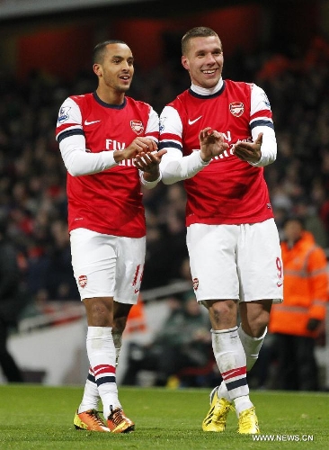Theo Walcott (L) of Arsenal celebrates scoring with teammate Lukas Podolski during the English Premier League football match between Arsenal and West Ham United at the Emirates Stadium in London, Britain, on Jan. 23, 2013. Arsenal won 5-1.(Xinhua/Wang Lili)&nbsp; 