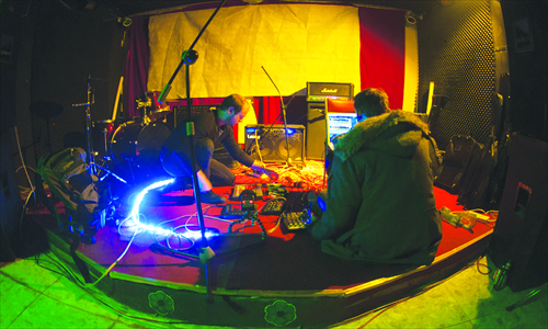 Michael Winkler (right) and a fellow musician set up at experimental music mecca Raying Temple in Tongzhou. Photo: Courtesy of Michael Winkler