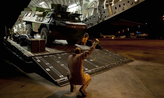 A French armored vehicle is unloaded from a British Royal Air Force C-17 transport plane, which landed at Bamako airport, Mali, in support of operation NEWCOMBE on Tuesday. France secured on Tuesday UN backing for its campaign launched four days earlier to confront Islamist fighters who have controlled northern Mali since April. Photo: AFP