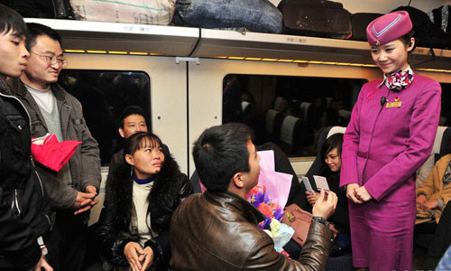 A proposal is made in a carriage of high-speed train, February 5, 2012. Photo:Xinhua