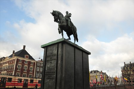 A statue of King William I