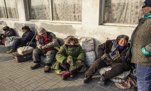 Homeless petitioners sit near the Yongdingmen Long-distance Bus Station in southern Beijing on Monday. Photo: Li Hao/GT
