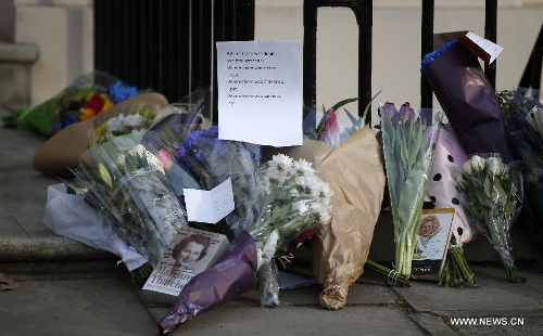 Flowers are laid outside the residence of Baroness Thatcher at the Chester Square in London, Britain, on April 8, 2013. It has been confirmed that Lady Thatcher died this morning following a stroke at the age of 87. (Xinhua/Wang Lili) 