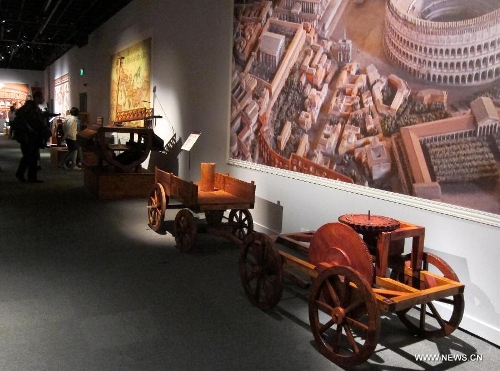  Visitors watch the ancient Rome-related exhibits during an exhibition at Hong Kong Science Museum in south China's Hong Kong, Jan. 23, 2013. Exhibition 