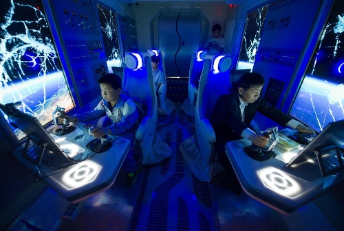 Visitors experience a simulative space journey in a capsule during a science exhibition in Beijing, capital of China, May 19, 2013. The exhibition is a part of the National Science and Technology Week and will last till May 25. (Xinhua/Luo Xiaoguang) 