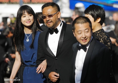 Chinese director Jia Zhangke (R) of the film 