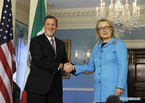 U.S. Secretary of State Hillary Clinton (R) shakes hands with Mexican Foreign Secretary Jose Antonio Meade at the Department of State in Washington D.C., capital of the United States, Jan. 30, 2013. It was the last bilateral meeting for Hillary Clinton as Secretary of State. (Xinhua/Zhang Jun) 
