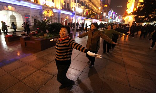 Dancers follow the leader. Photo: Cai Xianmin/GT
