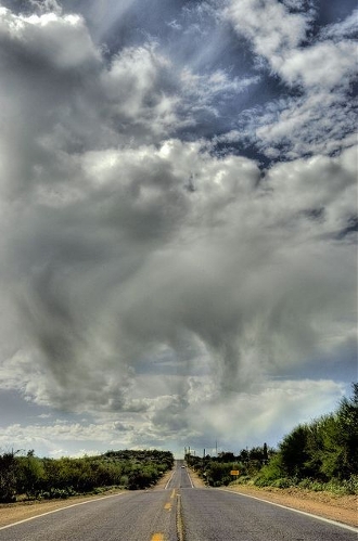 The fallstreak above the desert area within Tucson, Arizona, USA&nbsp;&nbsp; (Source: www.gmw.cn)