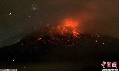 View of an eruption at the Tungurahua volcano, from the city of Banos, early on December 17, 2012. Ecuador issued an orange alert -- the second-highest warning level -- for towns near the Tungurahua volcano on the eve, as its level of activity rose, civil defense officials said. (Photo Source: chinanews.com)