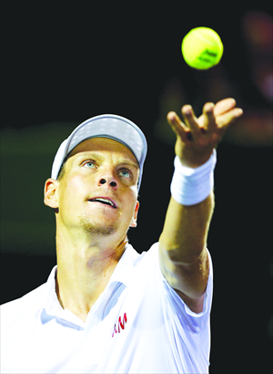 Tomas Berdych of Czech Republic serves against Richard Gasquet of France at the Sony Open on March 28, 2013 in Key Biscayne, Florida. Photo: AFP
