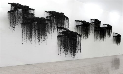 Crawling Man from Liu Bolin's Charger Series Photos: Courtesy of Gallery Magda Danysz