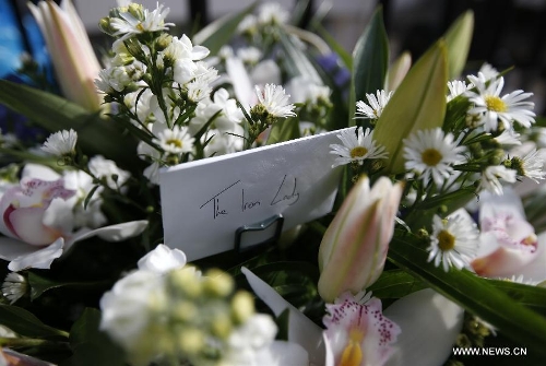 Floral tributes and a card are seen outside the residence of Baroness Thatcher in No.73 Chester Square in London, Britain, on April 8, 2013. Former British Prime Minister Margaret Thatcher died at the age of 87 after suffering a stroke, her spokesman announced Monday. (Xinhua/Wang Lili) 