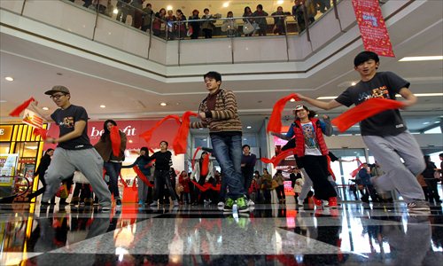 A group of university students stage a flash mob at a shopping mall in Shanghai Tuesday. Flash mobs are made up of people who suddenly gather at a pre-appointed time and place for an act or performance. Photo: Yang Hui/GT