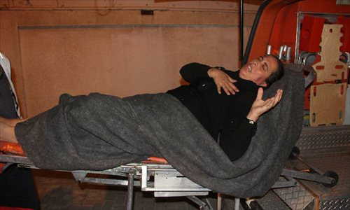 A wounded Palestinian woman lies on a stretcher at El-Najar hospital after an Israeli airstrike in the southern Gaza Strip city Rafah, on Nov. 17, 2012. Since the violence surged last Wednesday, 48 people have been killed and more than 500 wounded. Photo: Xinhua
