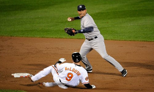 new york yankees shortstop derek jeter forces out nate mclouth