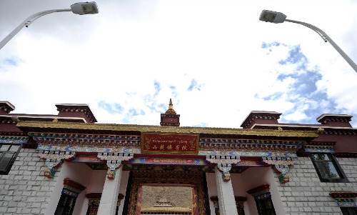  Photo taken on May 8, 2013 shows the main entrance of the Tibet Buddhist Theological Institute in the township of Nyetang, Lhasa, capital of southwest China's Tibet Autonomous Region. Featuring a distinctive Tibetan architecture style, the institute was opened in October 2011 and has 150 students including tulkus and monks from various Tibetan Buddhist sects. (Xinhua/Purbu Zhaxi)