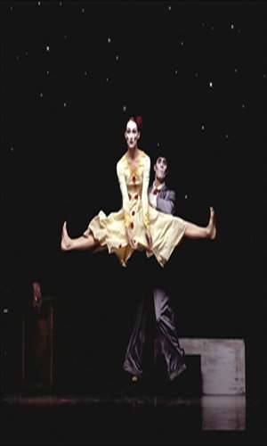 Stage photos of performances by Rambert Dance Company. Photos: Courtesy of Shanghai Oriental Art Center