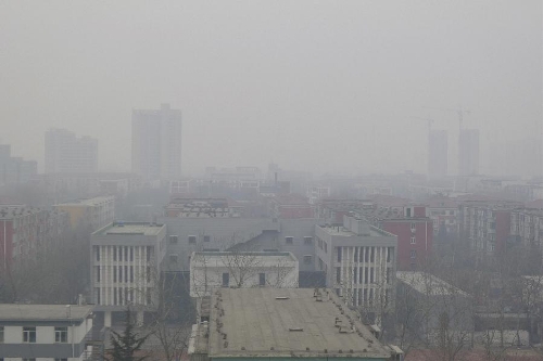 Buildings are shrouded in fog in Beijing, capital of China, Feb. 17, 2013. (Xinhua/Li Wenming) 