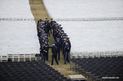 Members of U.S. armed forces take part in a dress rehearsal of the 57th Presidential Inaugural ceremony on the West Steps of the U.S. Capitol in Washington D.C., capital of the United States, Jan. 13, 2013. U.S. President Barack Obama will be ceremonially sworn in for a second four-year term on January 21. (Xinhua/Zhang Jun) 
