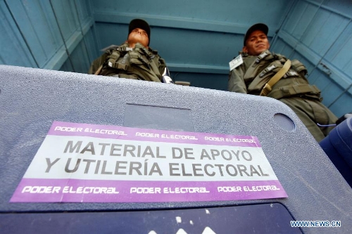 Soldiers unload electoral material to distribute for the Venezuelan presidential elections, in Caracas, capital of Venezuela, on April 10, 2013. Venezuela will hold presidential elections on April 14.(Xinhua/AVN)&nbsp;