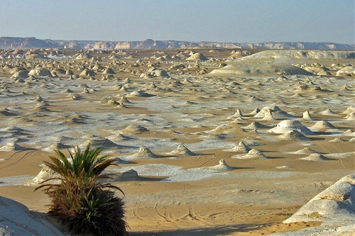 White Desert, Egypt　 (Source: www.huanqiu.com)
