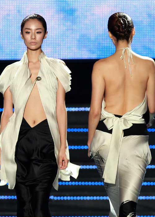 Models display creations of Lee Sang-bong during the ceremony of the International Union for Conservation of Nature (IUCN) World Conservation Congress at the Jeju Convention Center in Jeju, South Korea, on Sept. 8, 2012. Photo:Xinhua